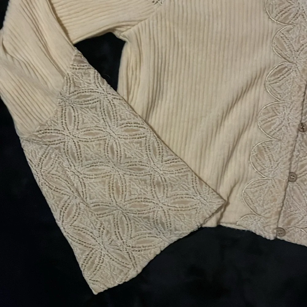 Bell Sleeve Crop Top - Picture 6 of 8